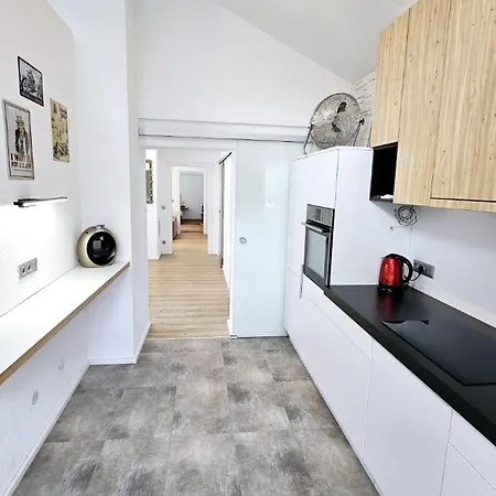 Crogo The Paula Nyaraló *